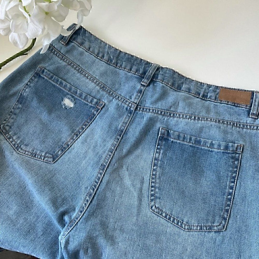 High- Rise Distressed Mom Jeans - Picture 11 of 13